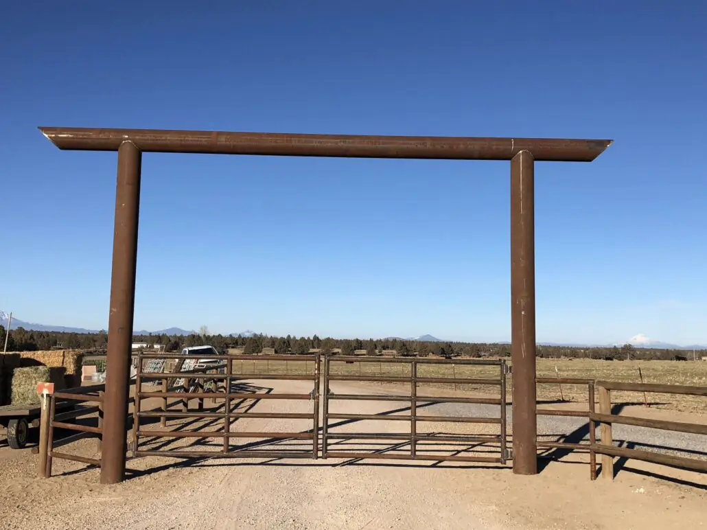 gate and archway fencing central oregon