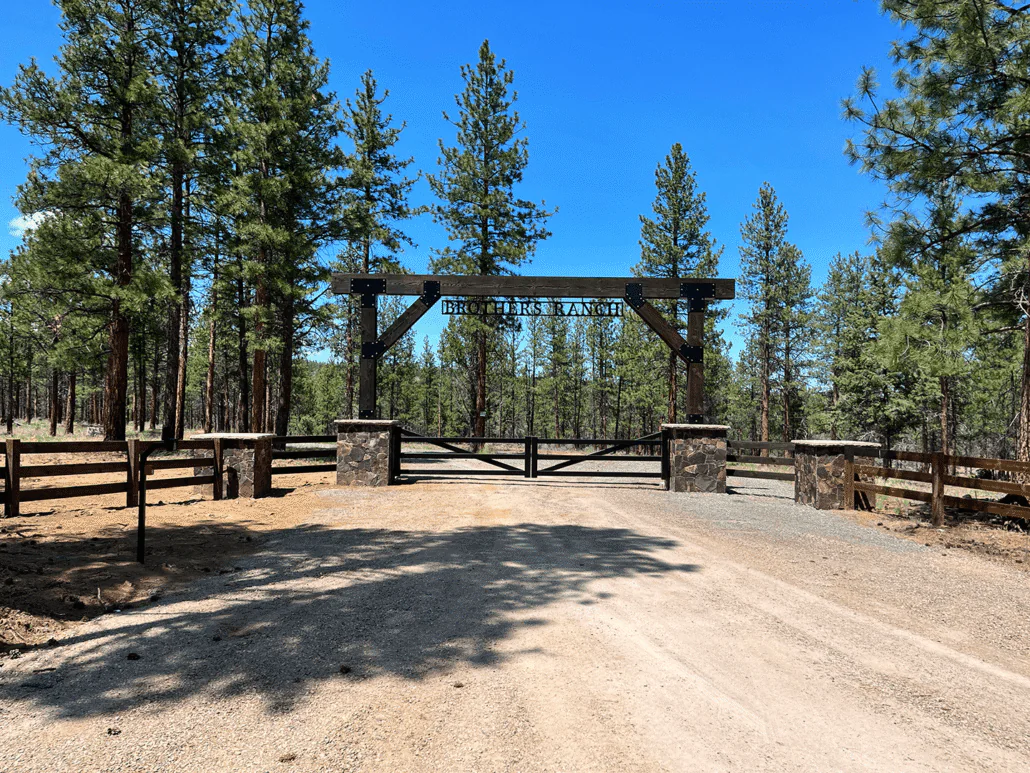 Wood Gate Entrance and Archway Central Oregon